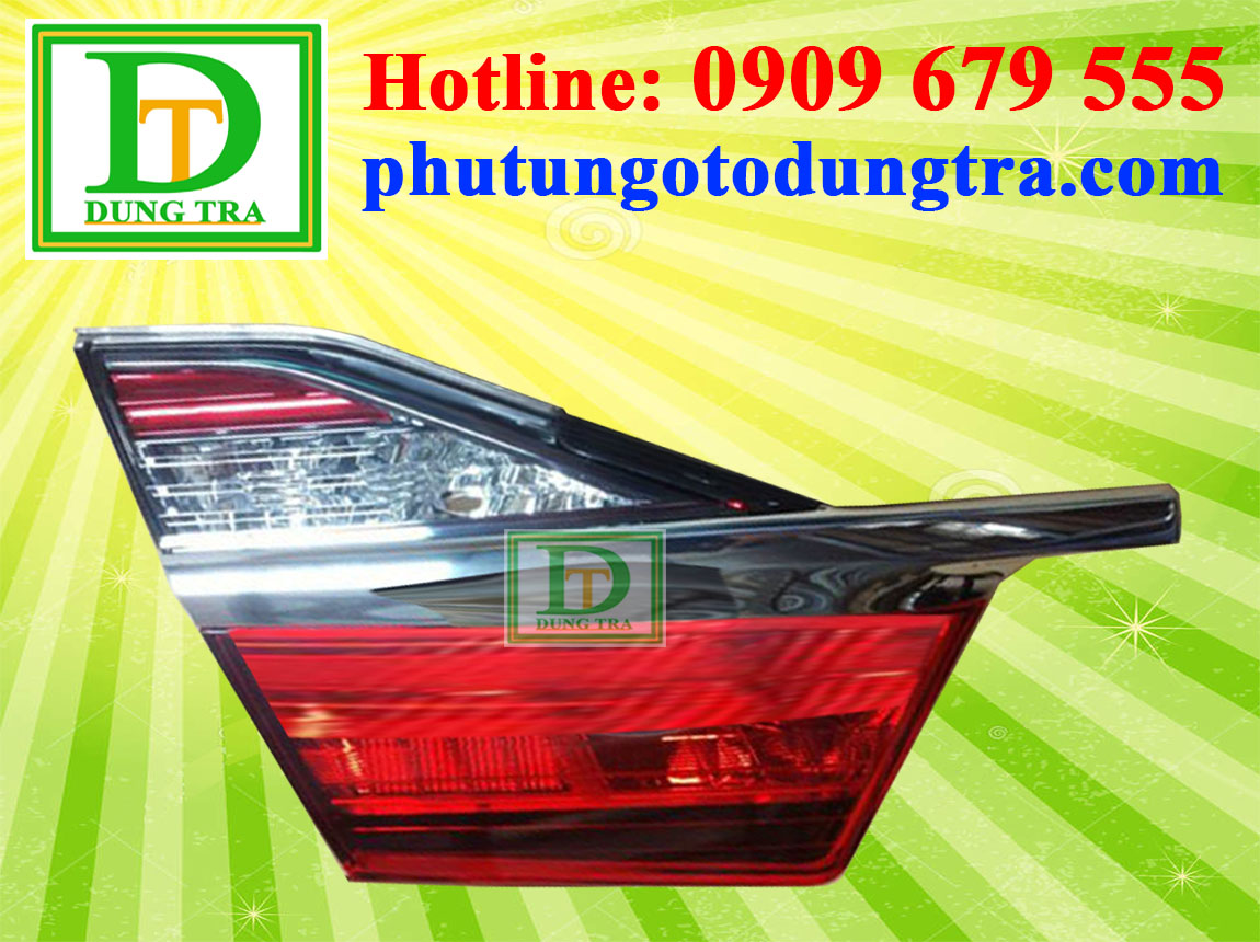 Đ&egrave;n cốp Toyota Camry 2018