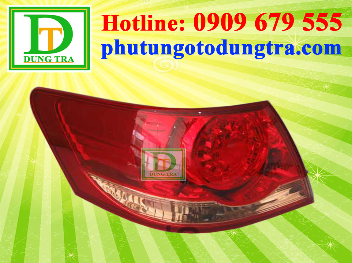 Đ&egrave;n l&aacute;i sau Toyota camry 2011