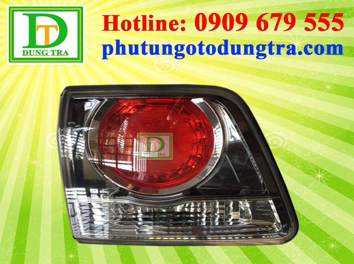 Đ&egrave;n l&aacute;i trong Fortuner